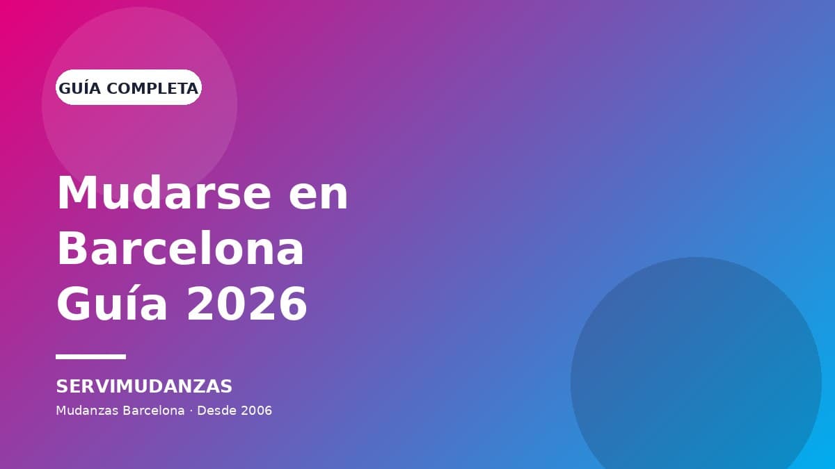 Equipo de Servimudanzas cargando cajas en un portal del Eixample de Barcelona