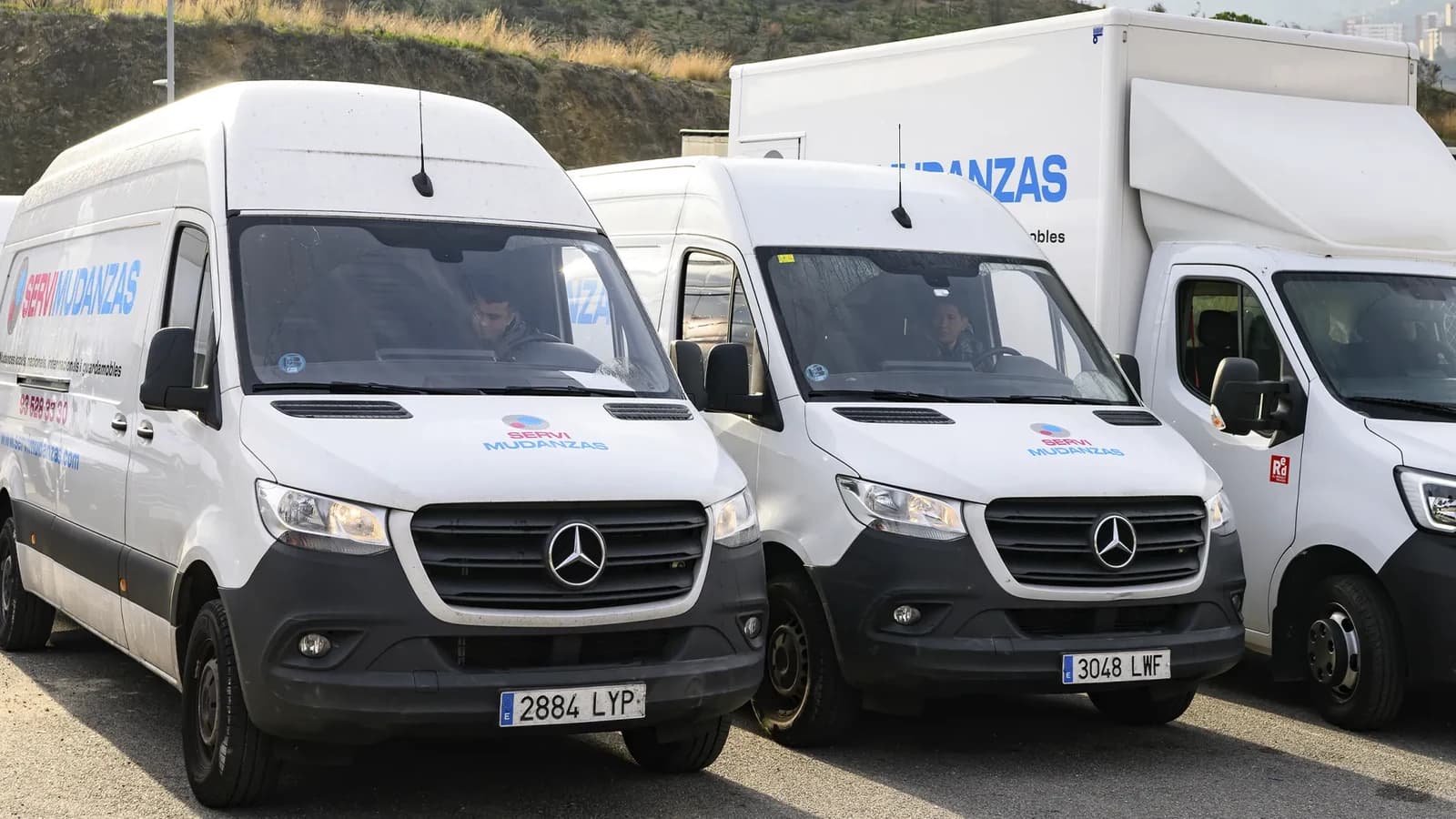 Flota de furgonetas Mercedes Sprinter de Servimudanzas para mudanzas en el Baix Llobregat